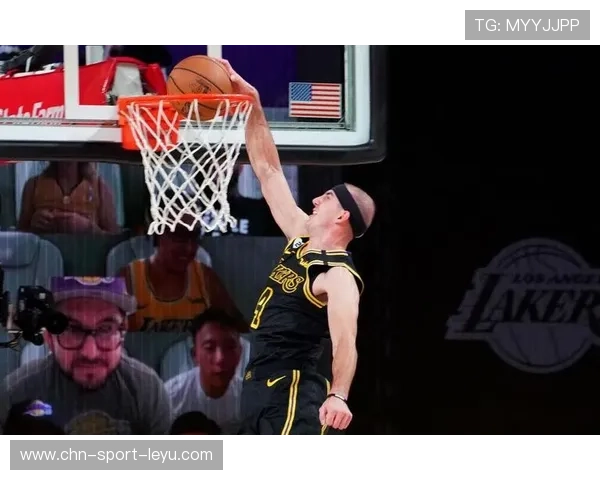 CBA吉林快攻三线推进暴扣直接点燃替补席：无与伦比的激情瞬间