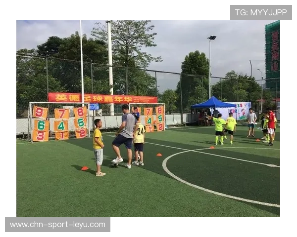 足球俱乐部青训营设置家长教育课程促进支持体系，足球青训营招生简章