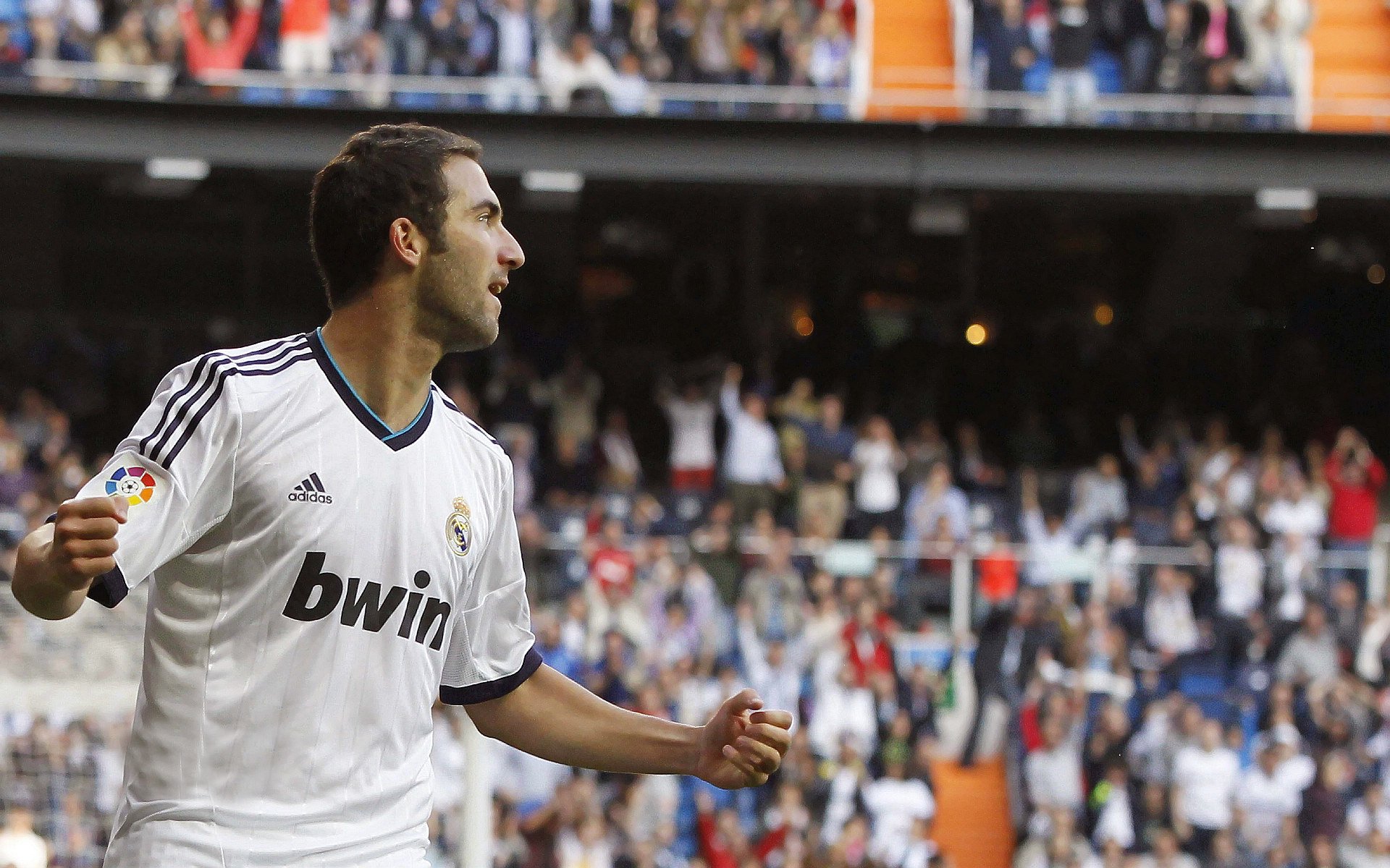 乐鱼app下载-中超联赛外援人数调整引发热议,中超外援到位情况