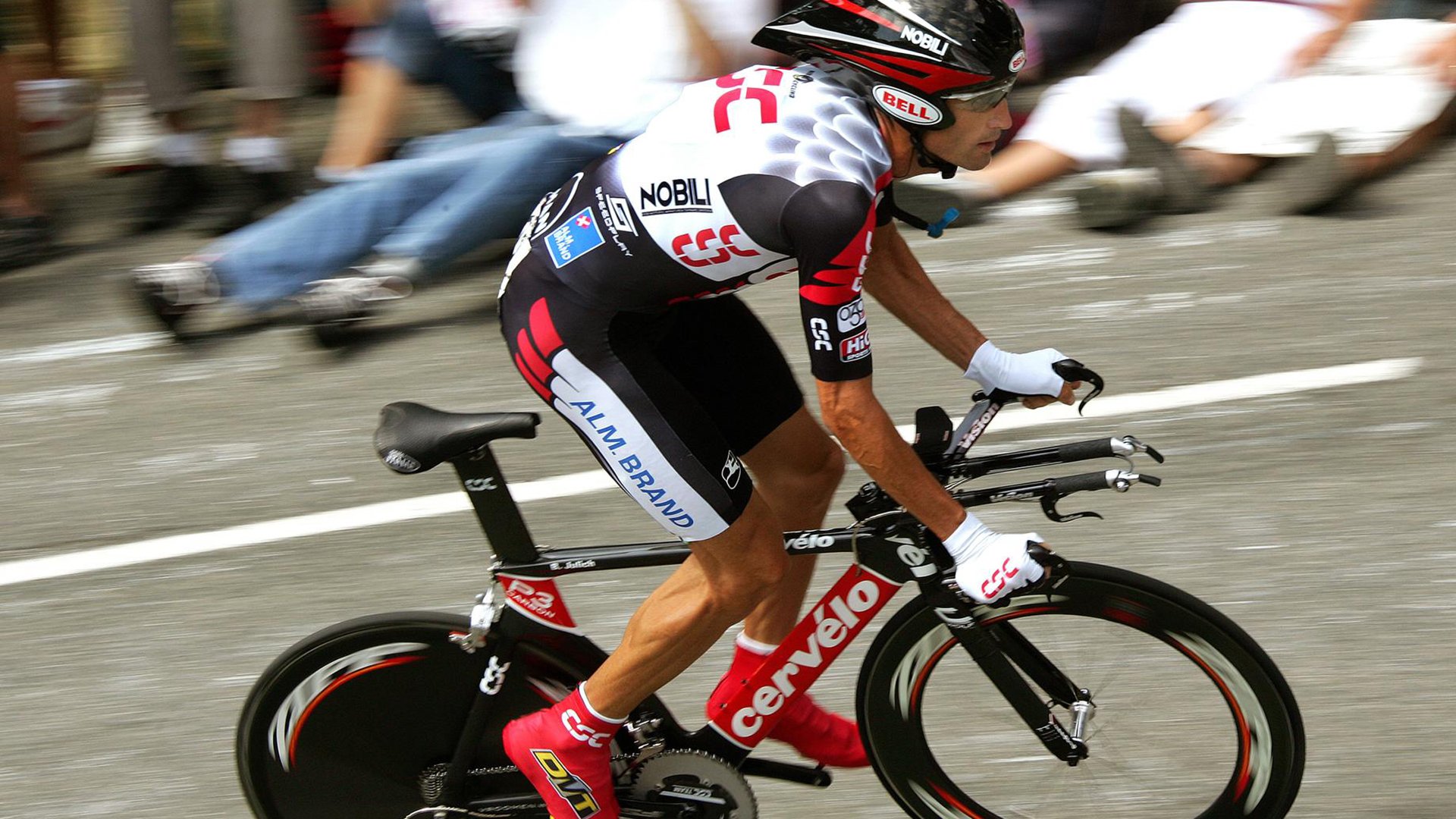 乐鱼体育app官网下载-乔治防守端贡献四次抢断展现全面能力，乔治防守什么水平